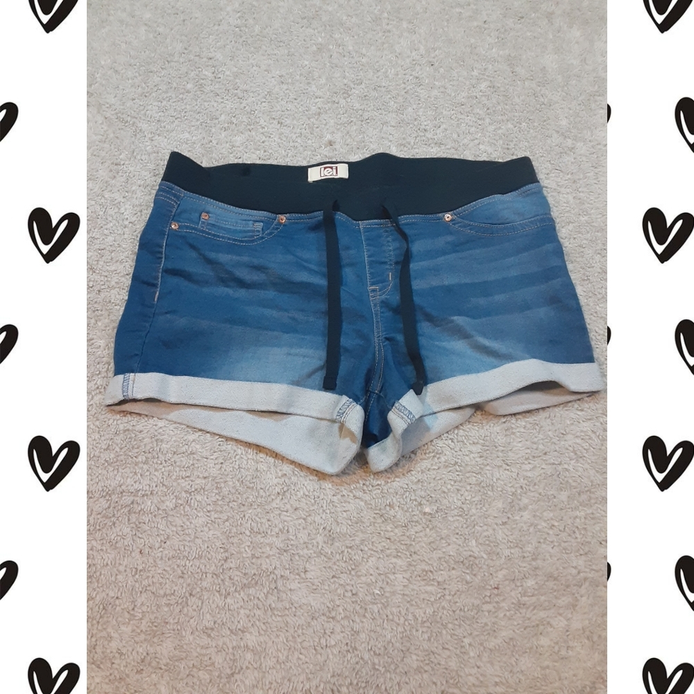 Stretchy Lei Jean Shorts EUC XL